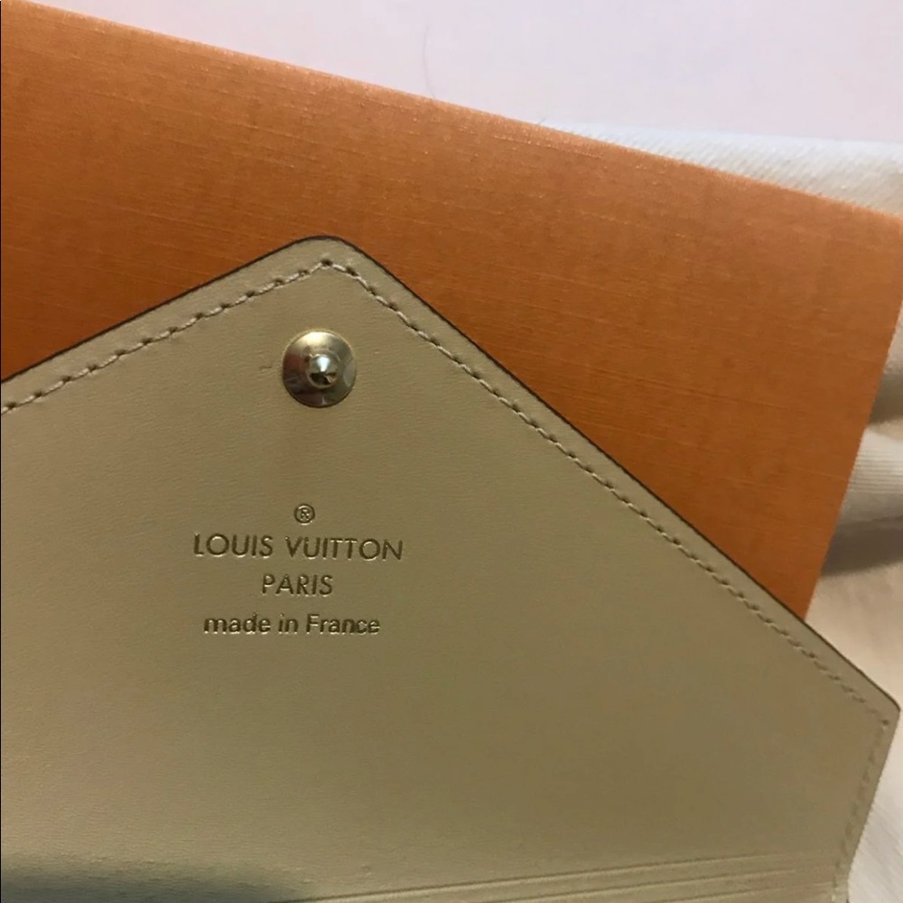 Louis Vuitton Giant Kirigami Collection- MEDIUM - Picture 2 of 3